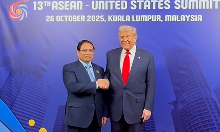 Vietnamese PM meets U.S. President on 13th ASEAN - U.S. Summit sidelines